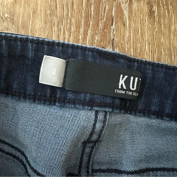 Kut From The Kloth Women’s Medium/Dark Wash Distressed Ankle Jeans Sz 4 GUC - Picture 4 of 9